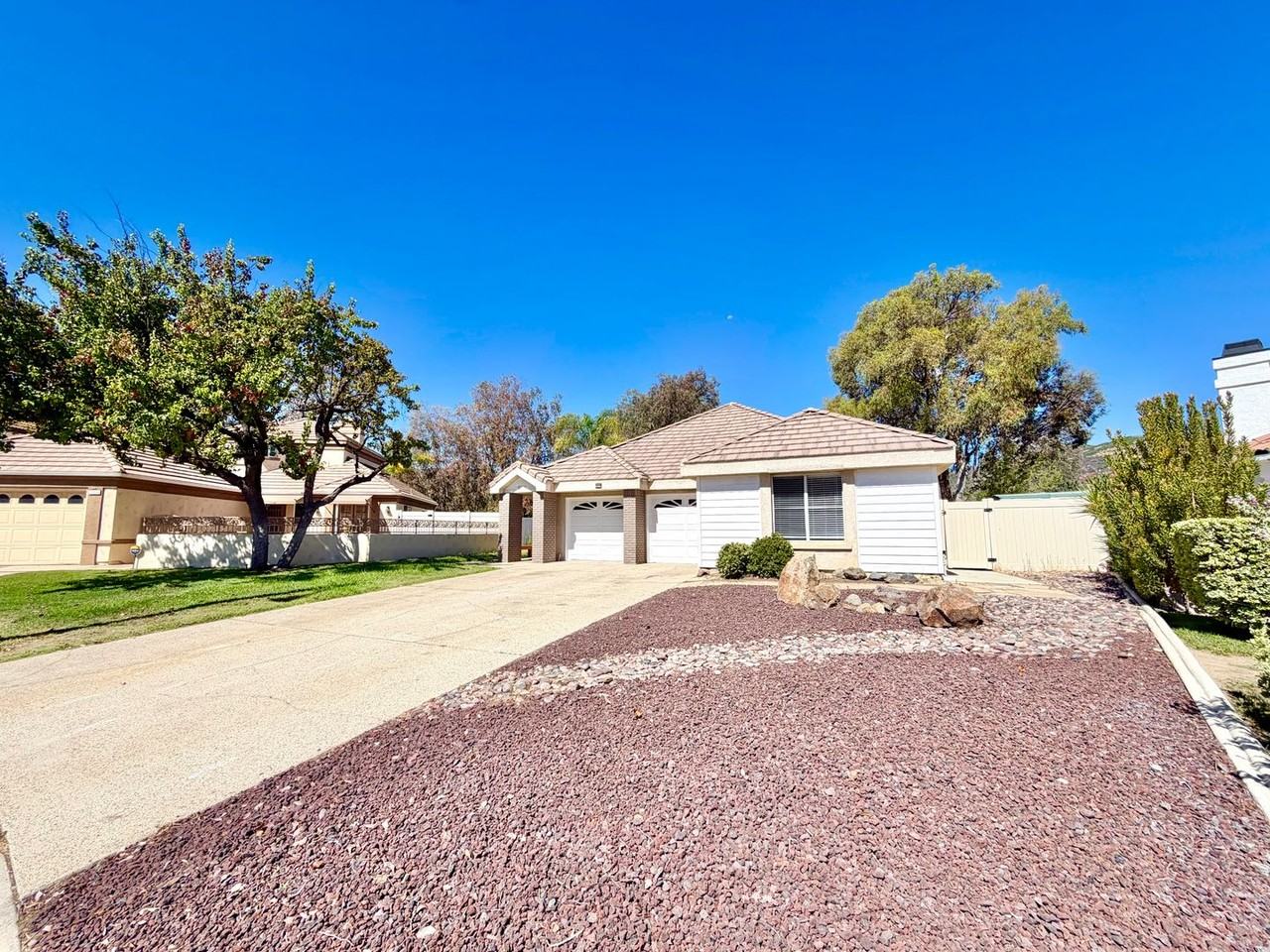 22988 Joaquin Ridge Dr - Photo 2 of 30