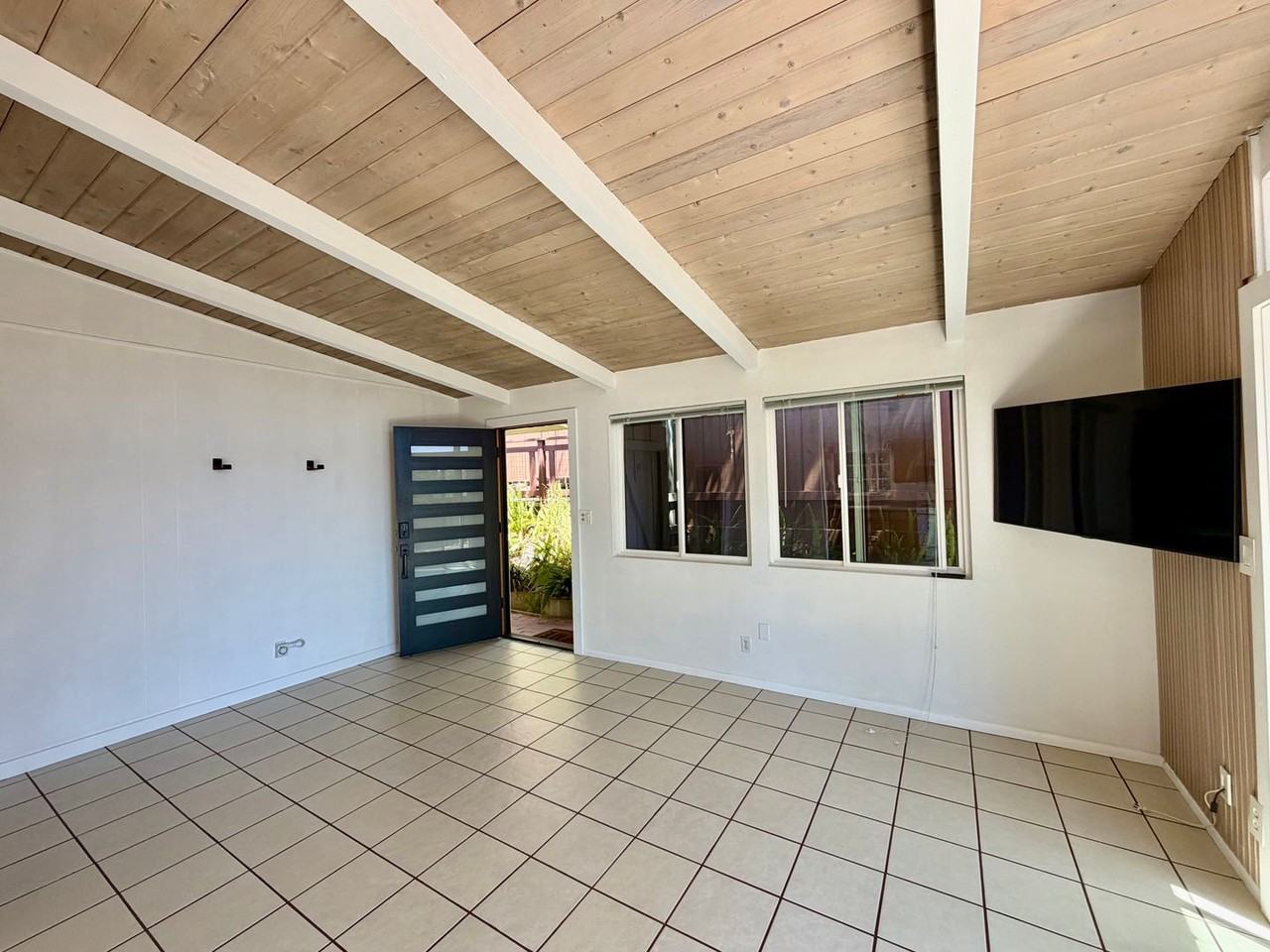 266 1/2 El Sueno Rd - Photo 3 of 16
