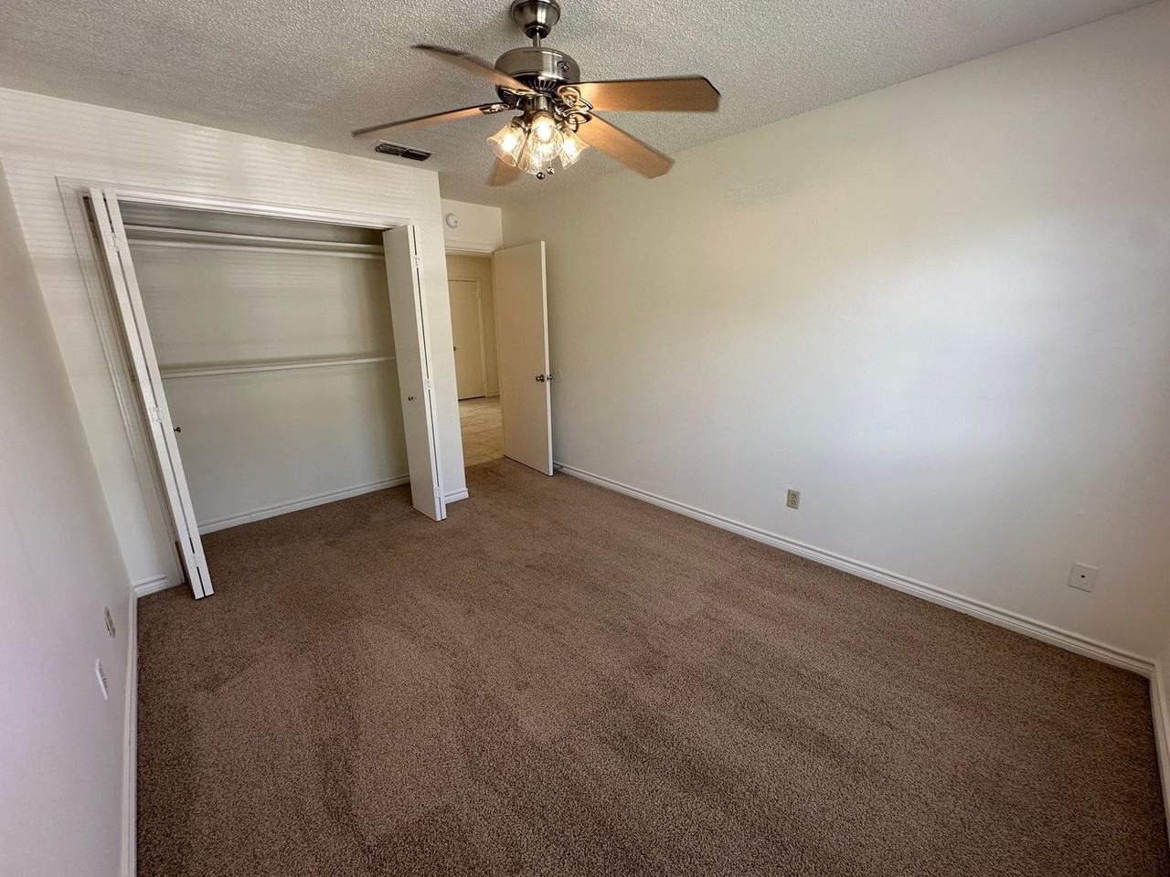 5885 Creekside Cir - Photo 6 of 31