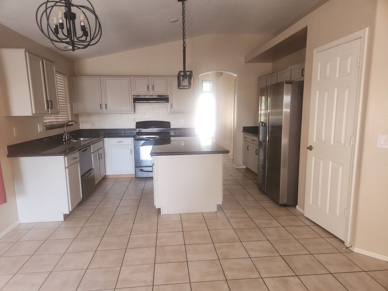 5511 S 15th Way - Photo 2 of 23