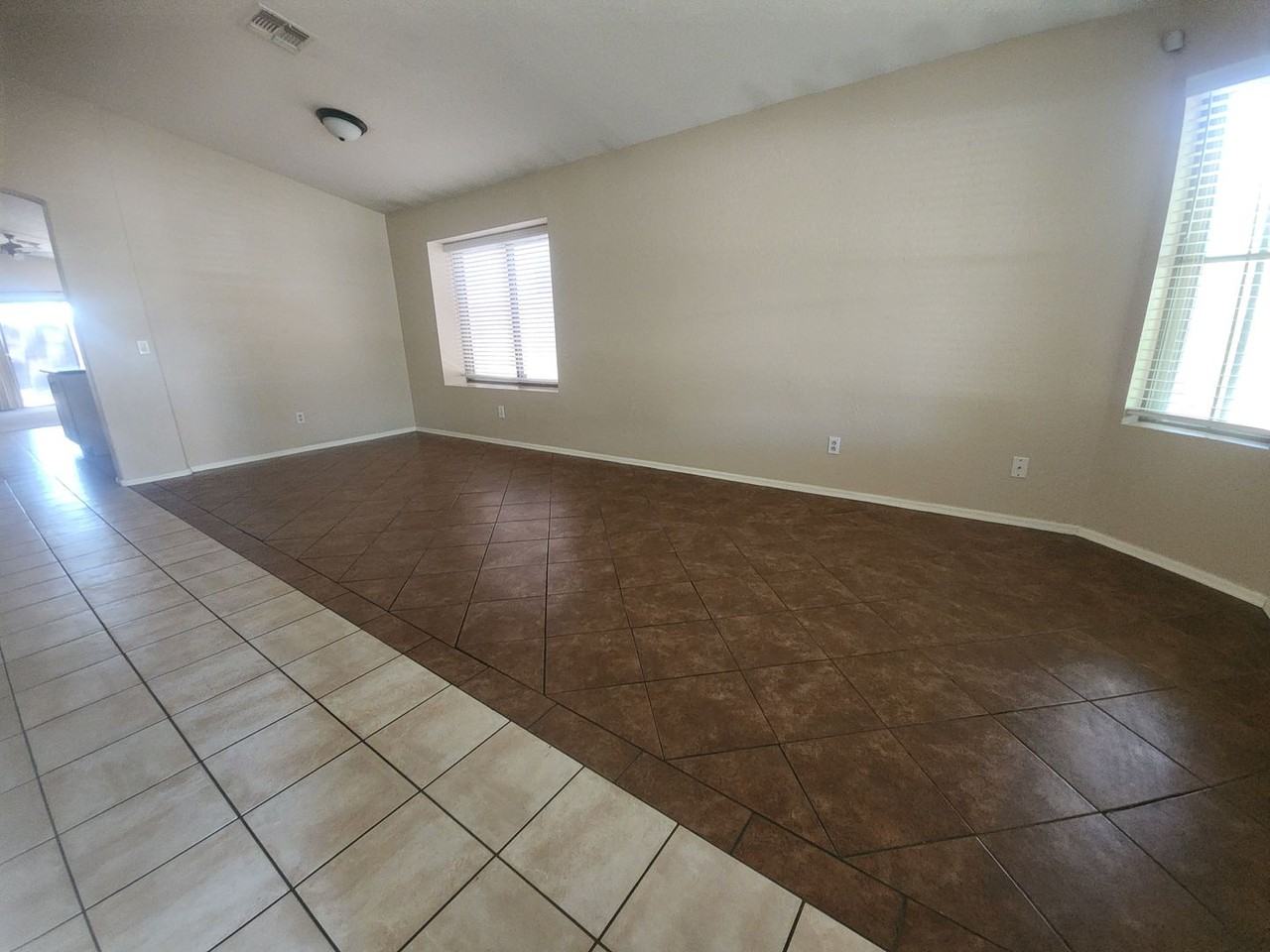 5511 S 15th Way - Photo 7 of 23