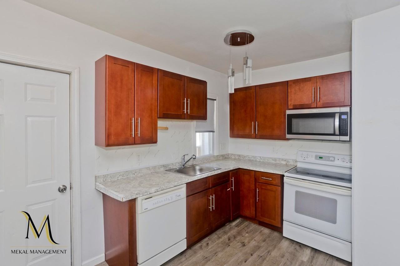 44 Ames Ave - Photo 2 of 20