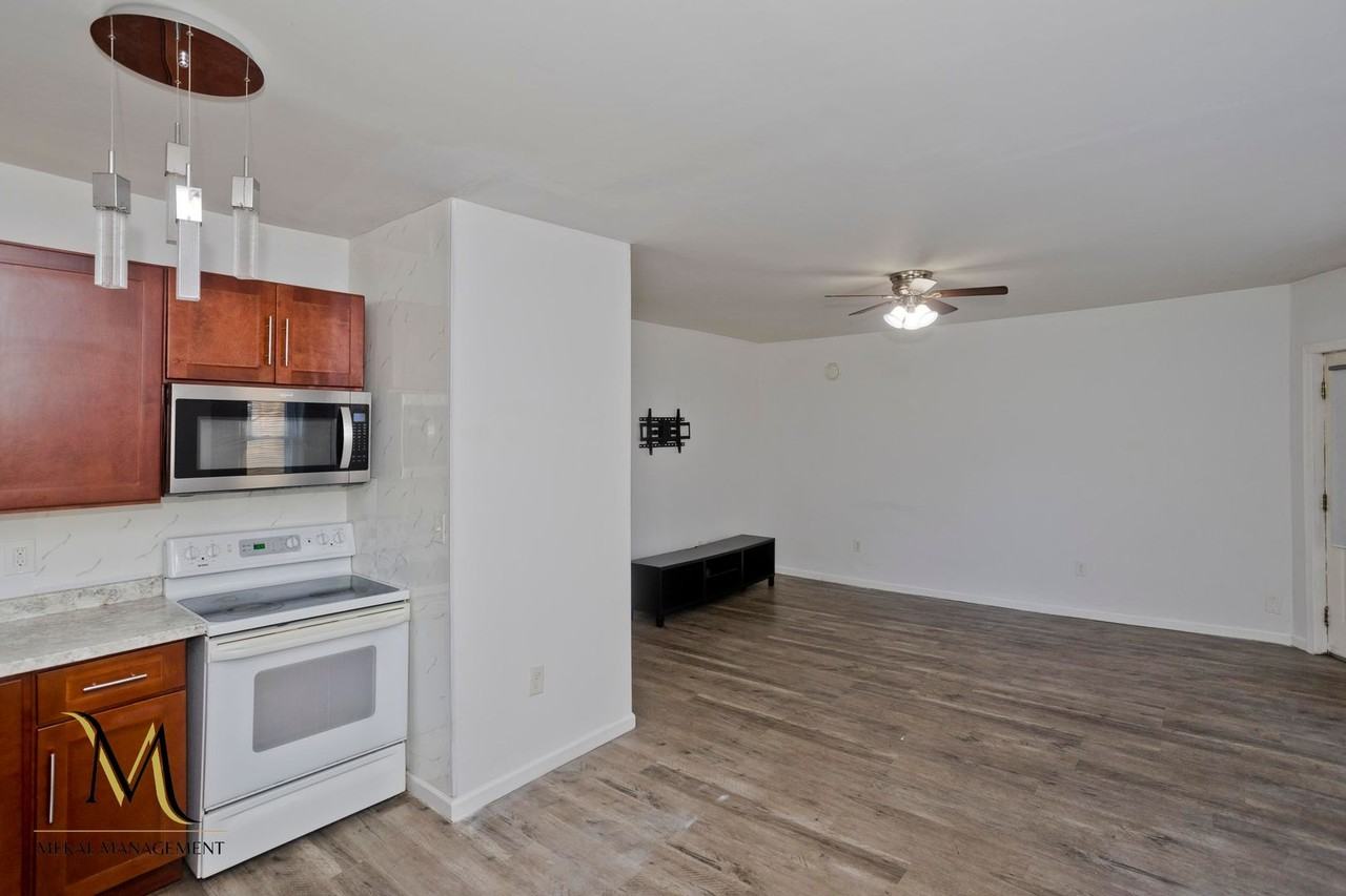 44 Ames Ave - Photo 3 of 20