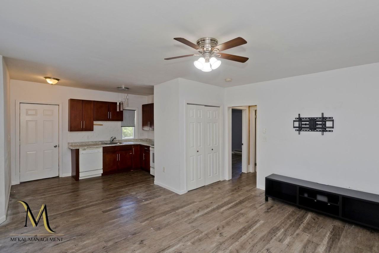 44 Ames Ave - Photo 4 of 20