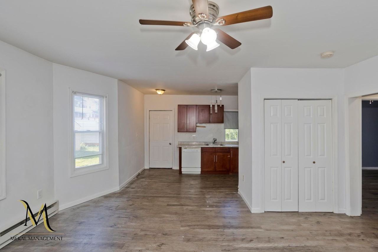 44 Ames Ave - Photo 5 of 20