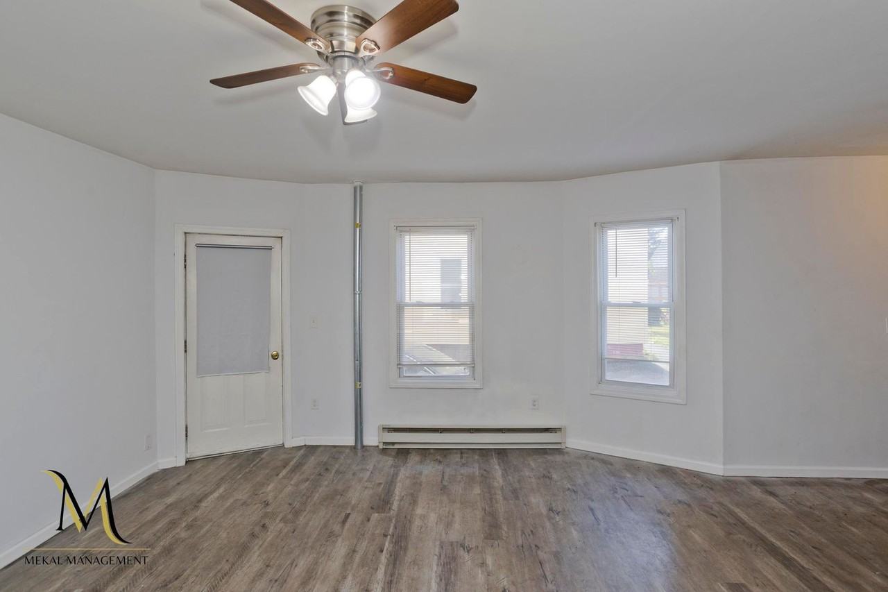 44 Ames Ave - Photo 7 of 20