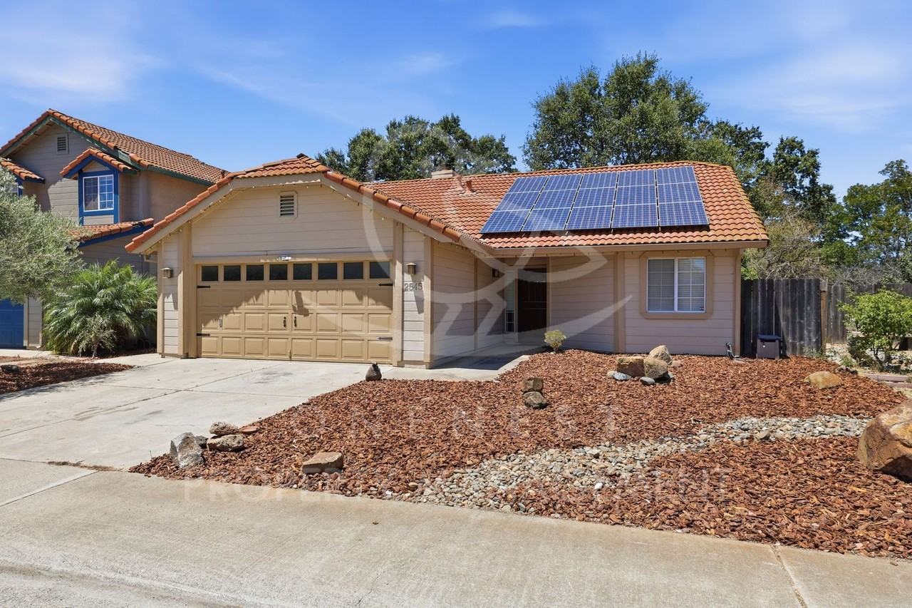 2545 Muirfield Dr - Photo 2 of 25