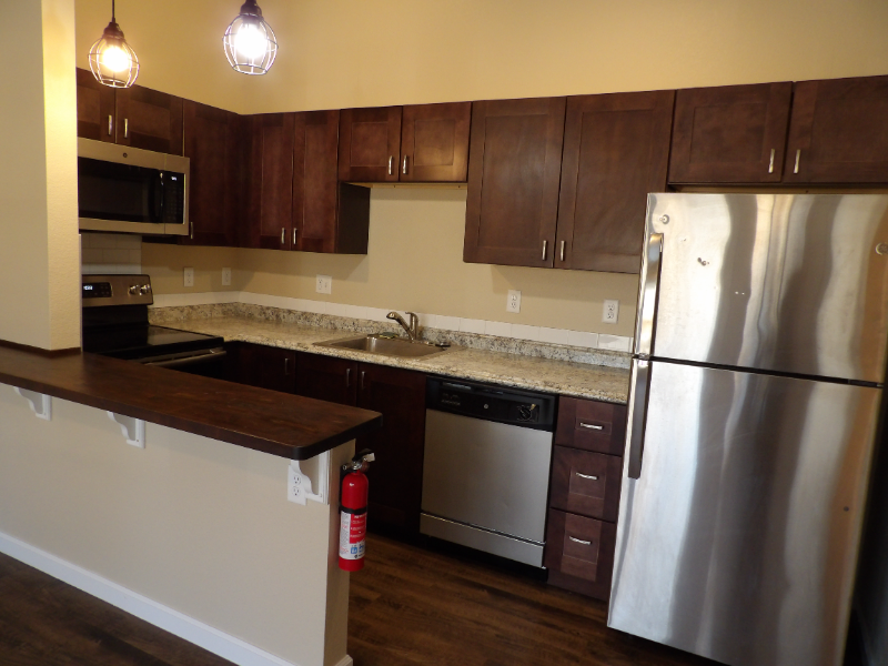 704 Yuma St - Photo 4 of 13