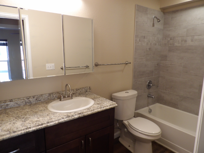 704 Yuma St - Photo 7 of 13