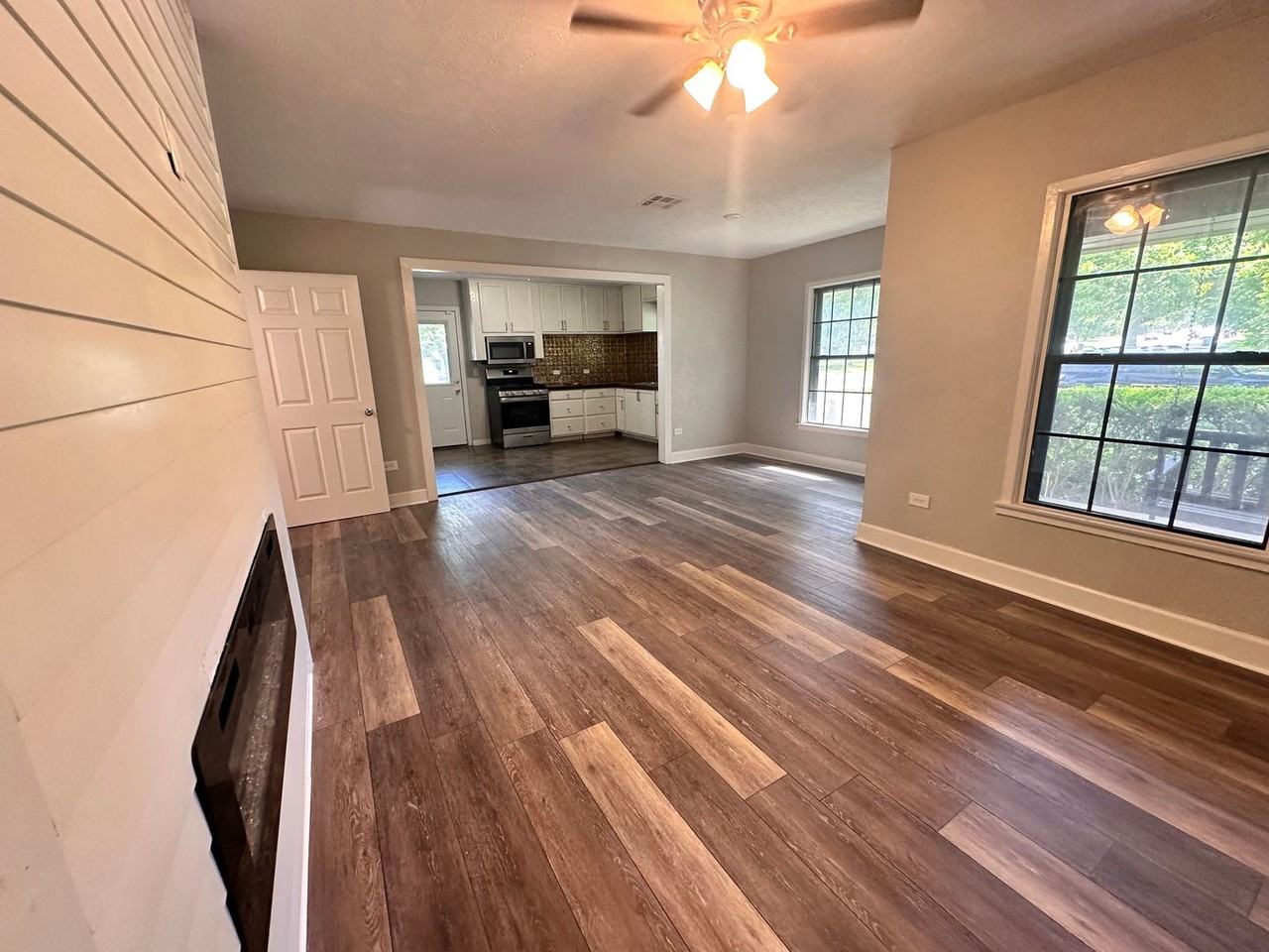 2416 N 32nd St - Photo 5 of 25