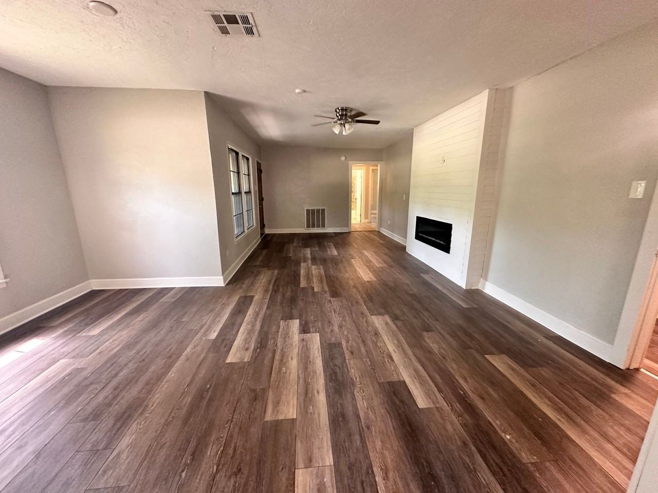 2416 N 32nd St - Photo 6 of 25