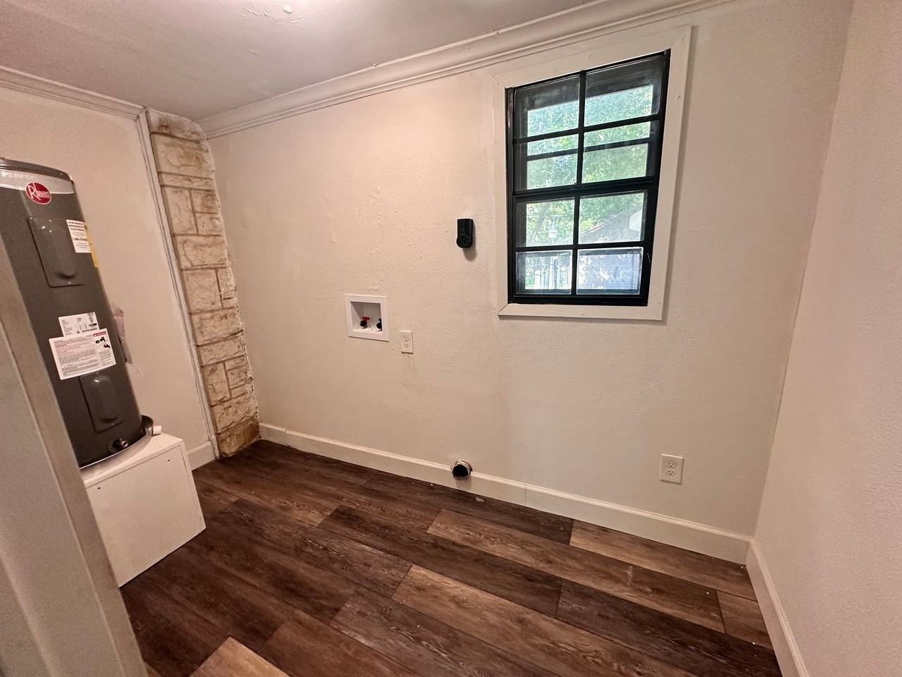 2416 N 32nd St - Photo 7 of 25