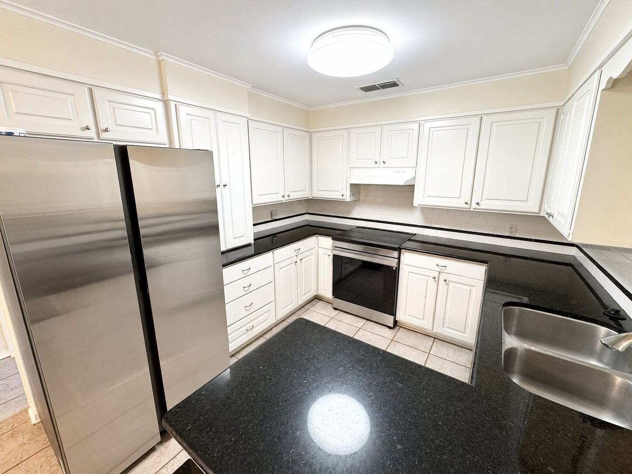 1314 Fox St - Photo 3 of 12