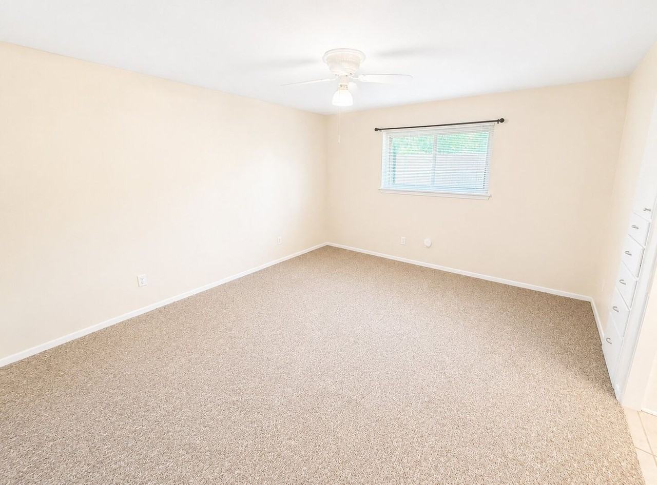 1314 Fox St - Photo 5 of 12
