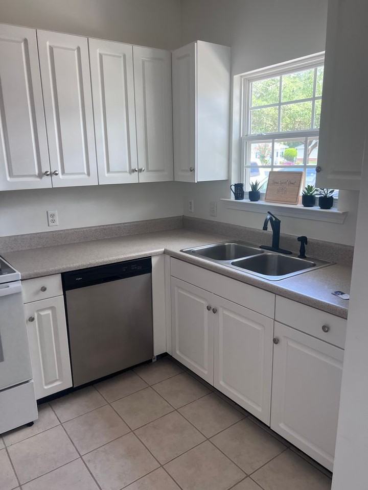 348 Moss Creek Ln - Photo 5 of 18
