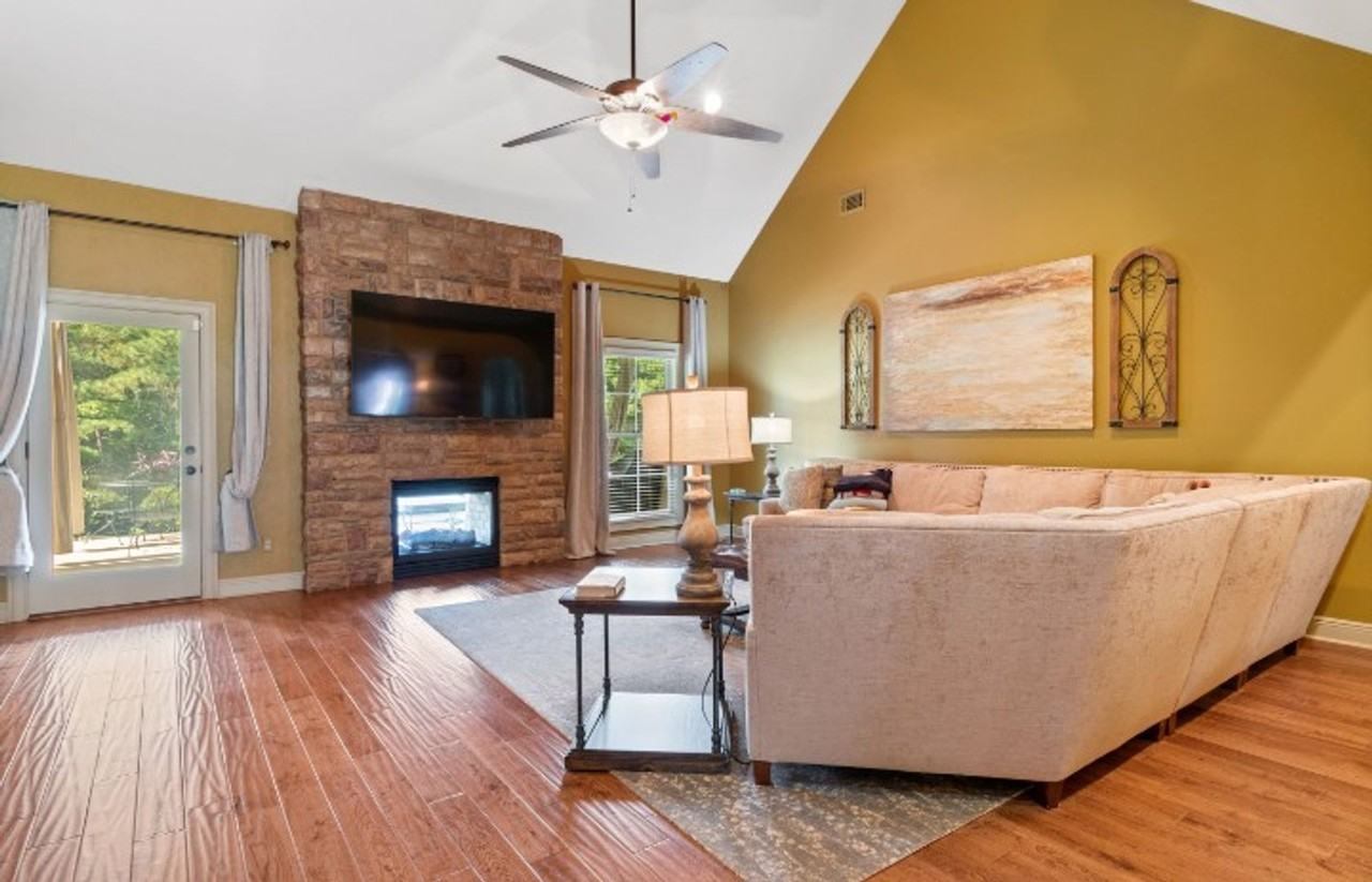 12957 Joshua St - Photo 3 of 33