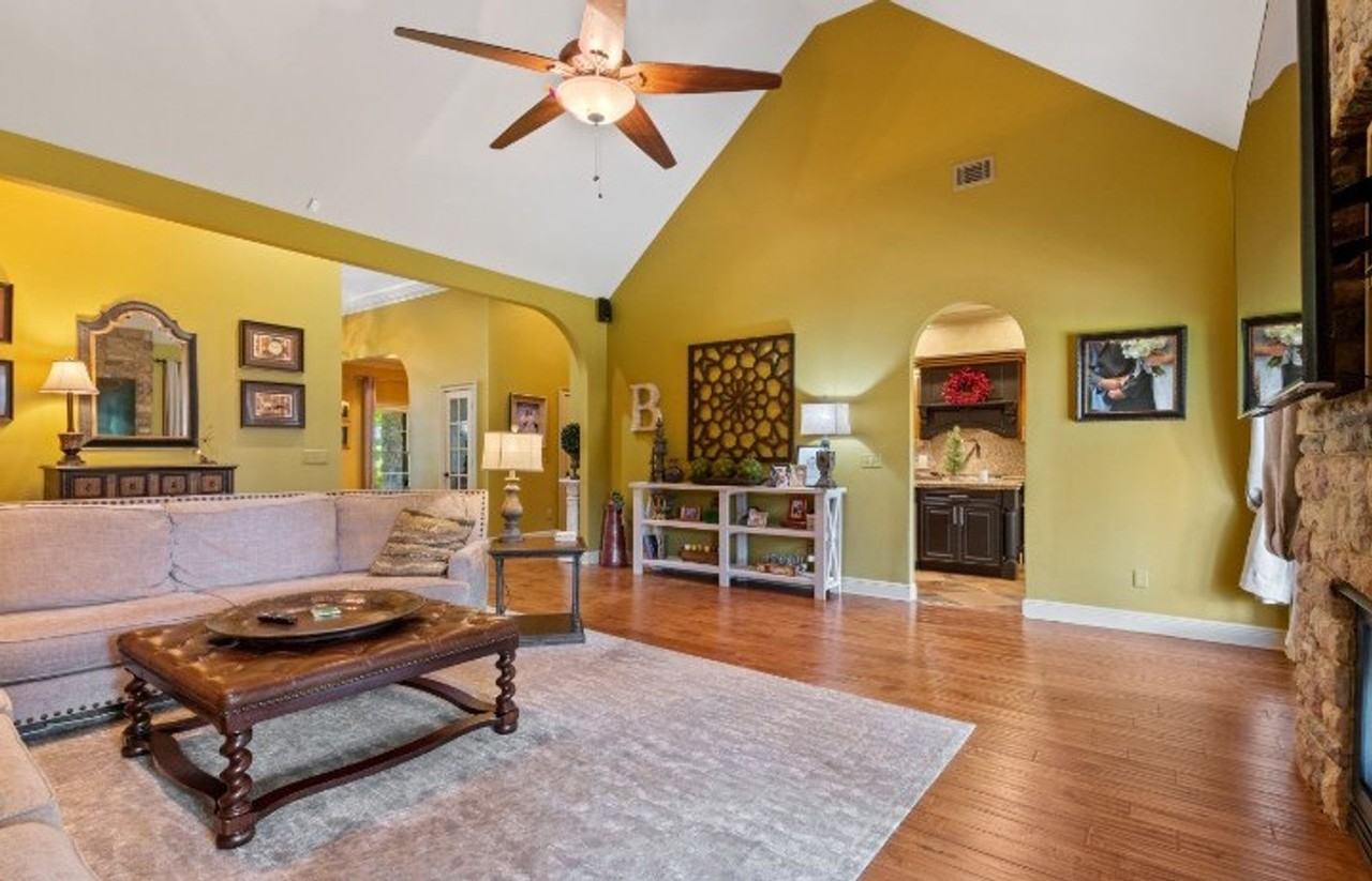 12957 Joshua St - Photo 4 of 33