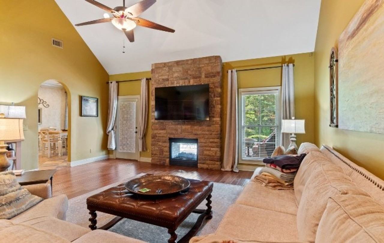 12957 Joshua St - Photo 6 of 33