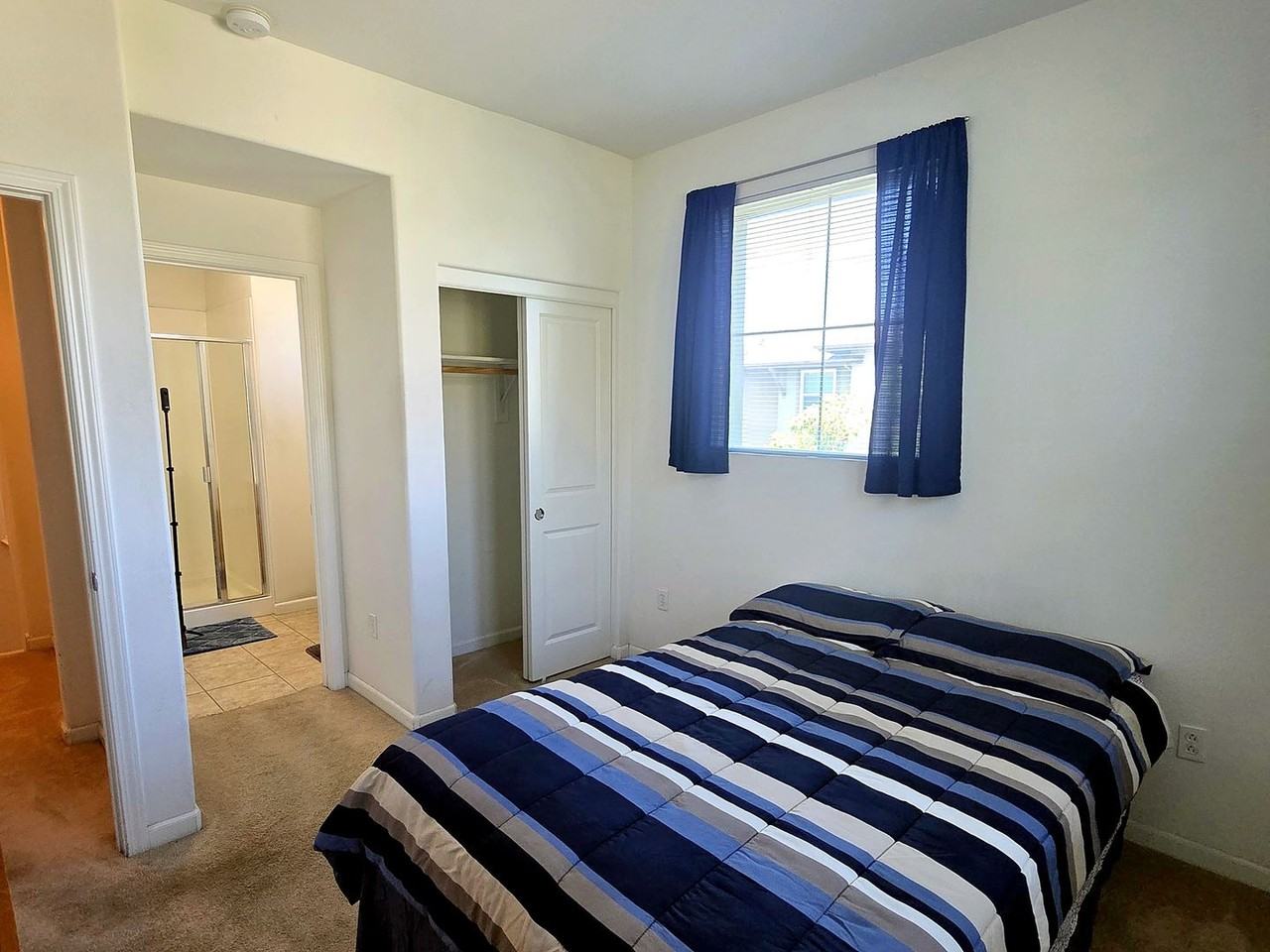 684 Modern Ice Dr - Photo 4 of 10