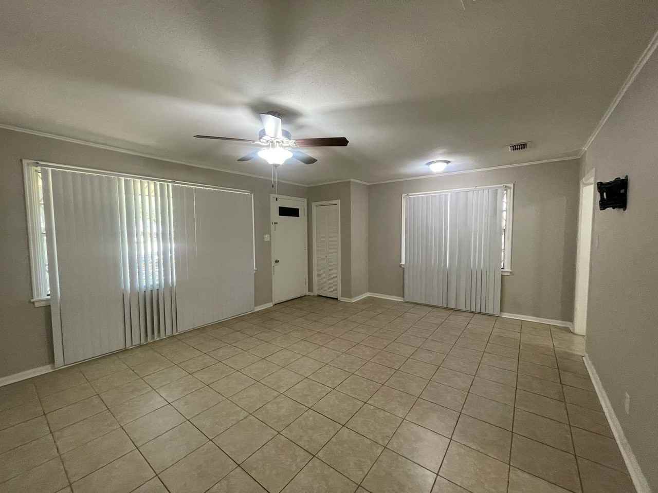 1020 Wanda Dr - Photo 2 of 11