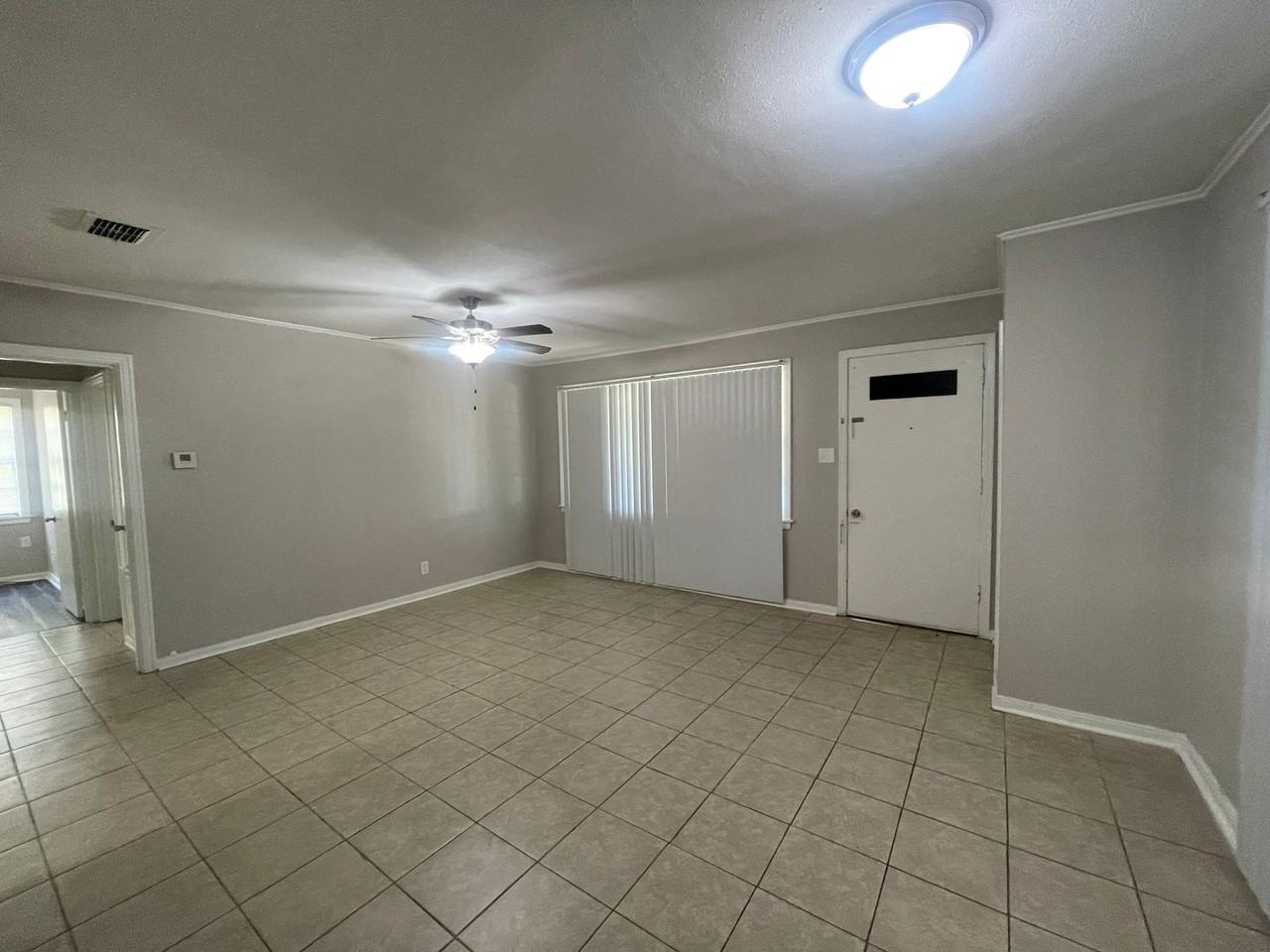 1020 Wanda Dr - Photo 3 of 11