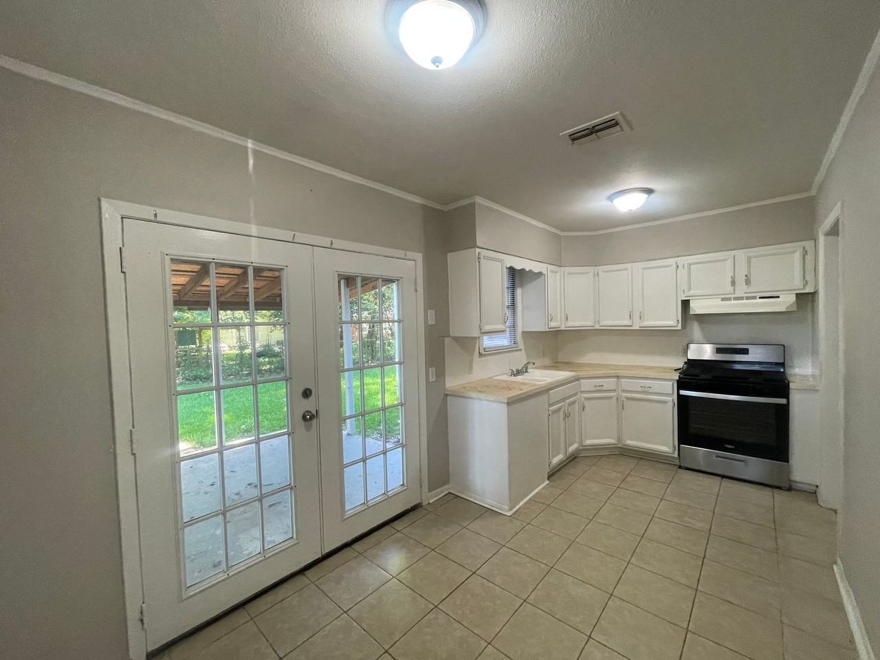 1020 Wanda Dr - Photo 4 of 11