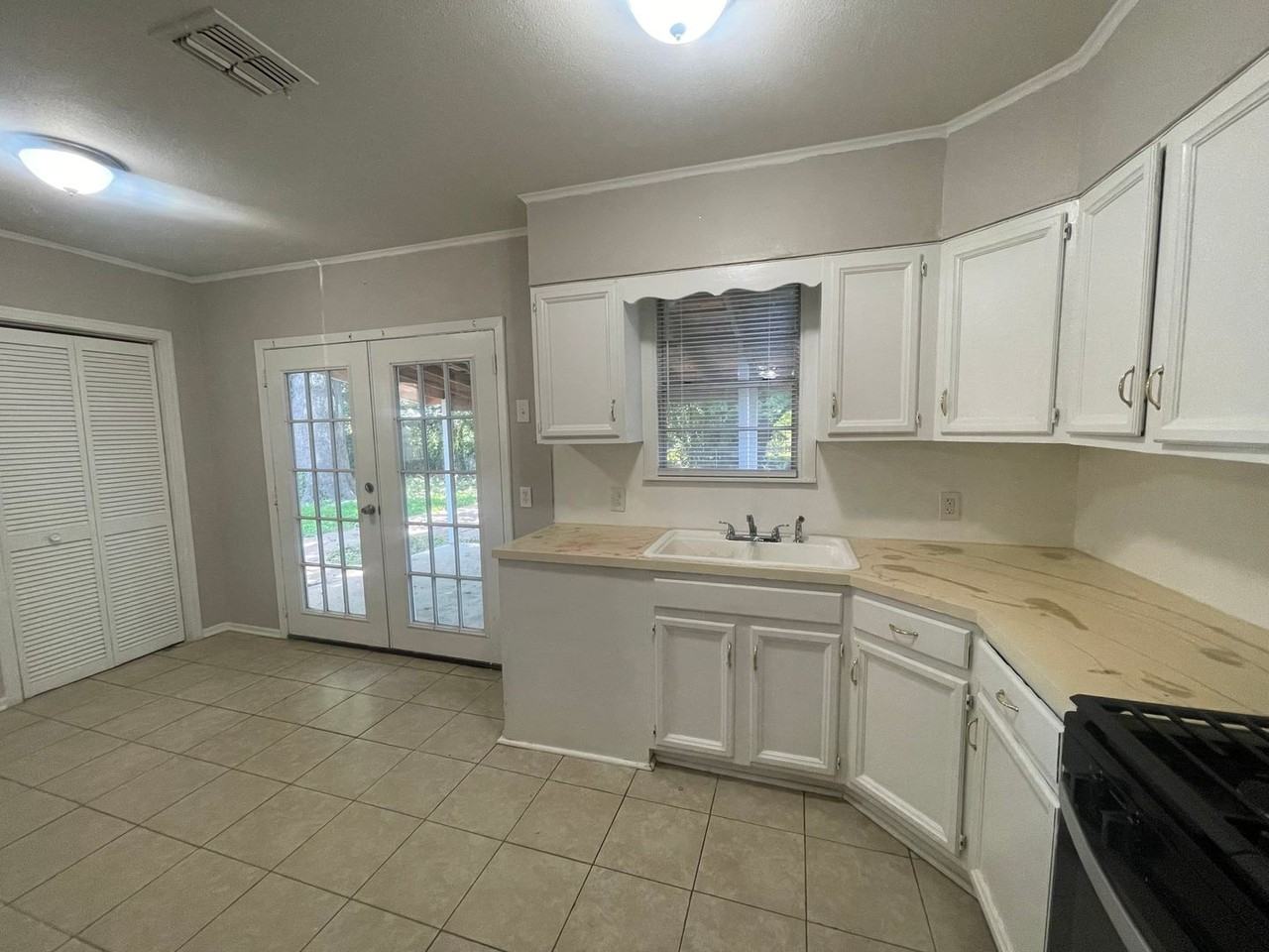 1020 Wanda Dr - Photo 5 of 11