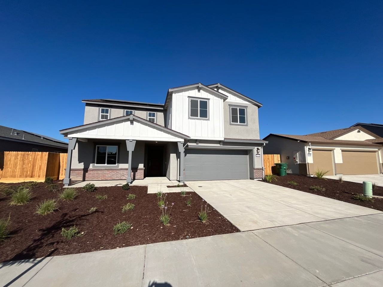 1654 Pacific Dr - Photo 2 of 23
