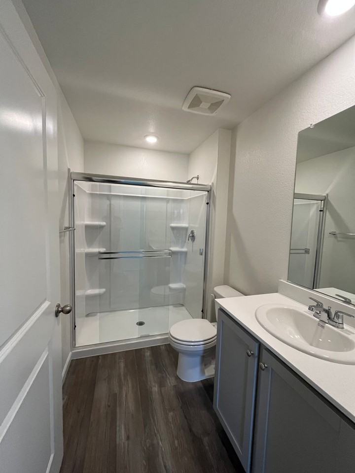 1654 Pacific Dr - Photo 4 of 23