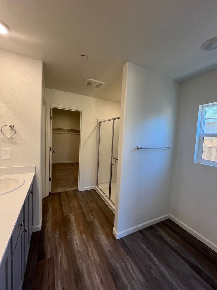 1654 Pacific Dr - Photo 5 of 23