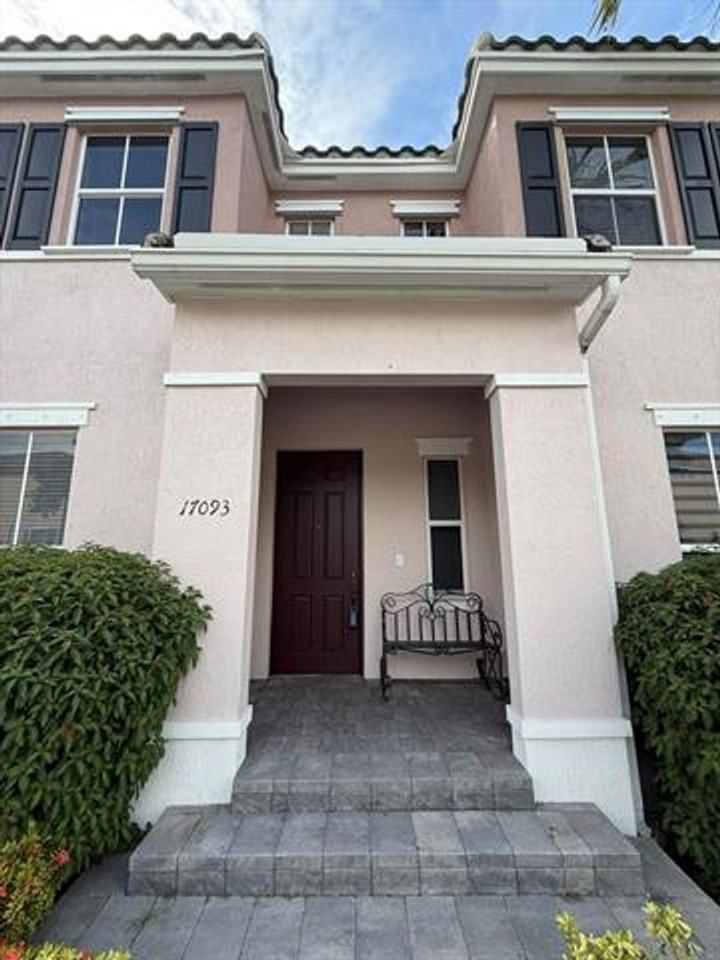17093 17093 SW 93rd St th 17093 - Photo 2 of 36