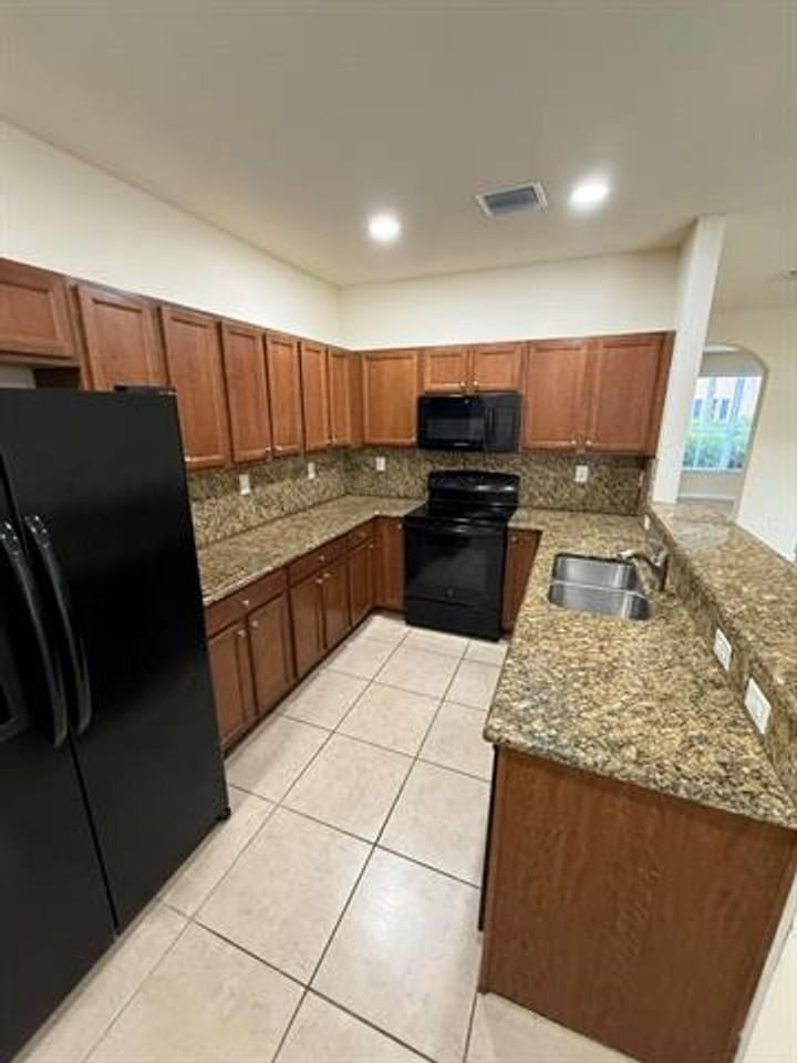 17093 17093 SW 93rd St th 17093 - Photo 7 of 36