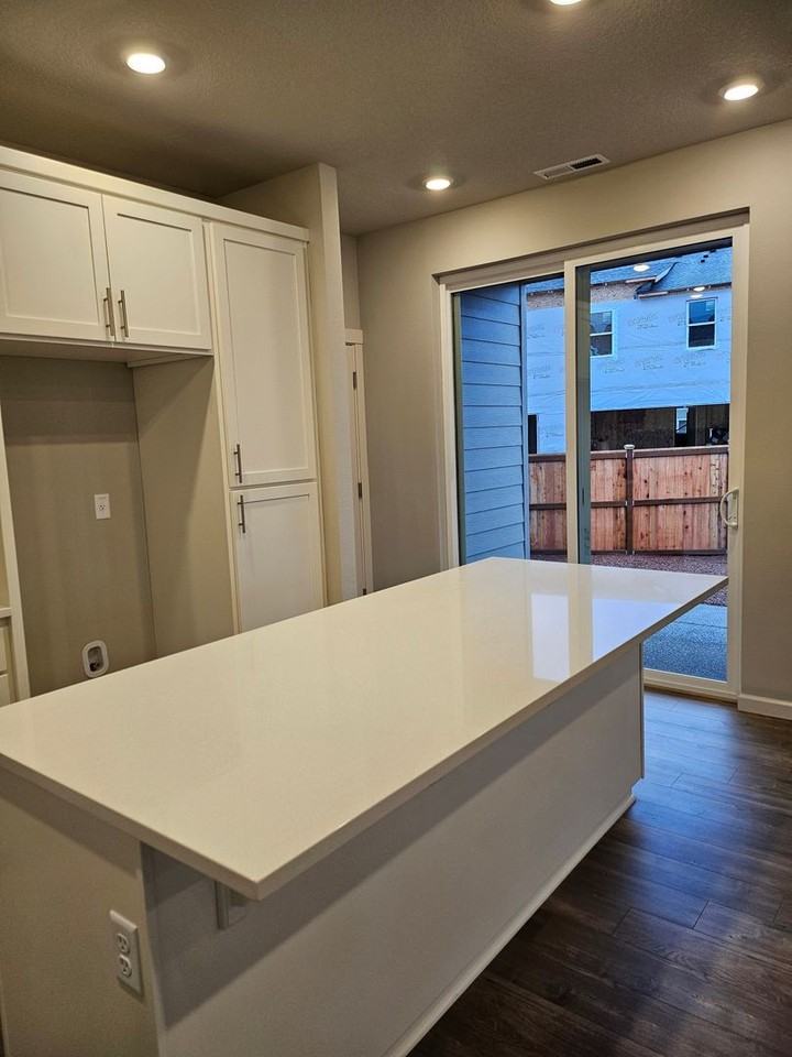 4112 Se 83rd Ave - Photo 5 of 10