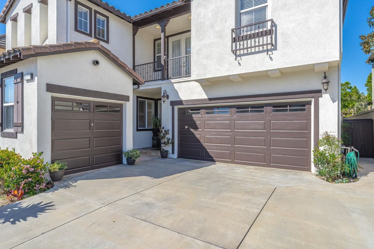 18571 Amalia Ln - Photo 3 of 43