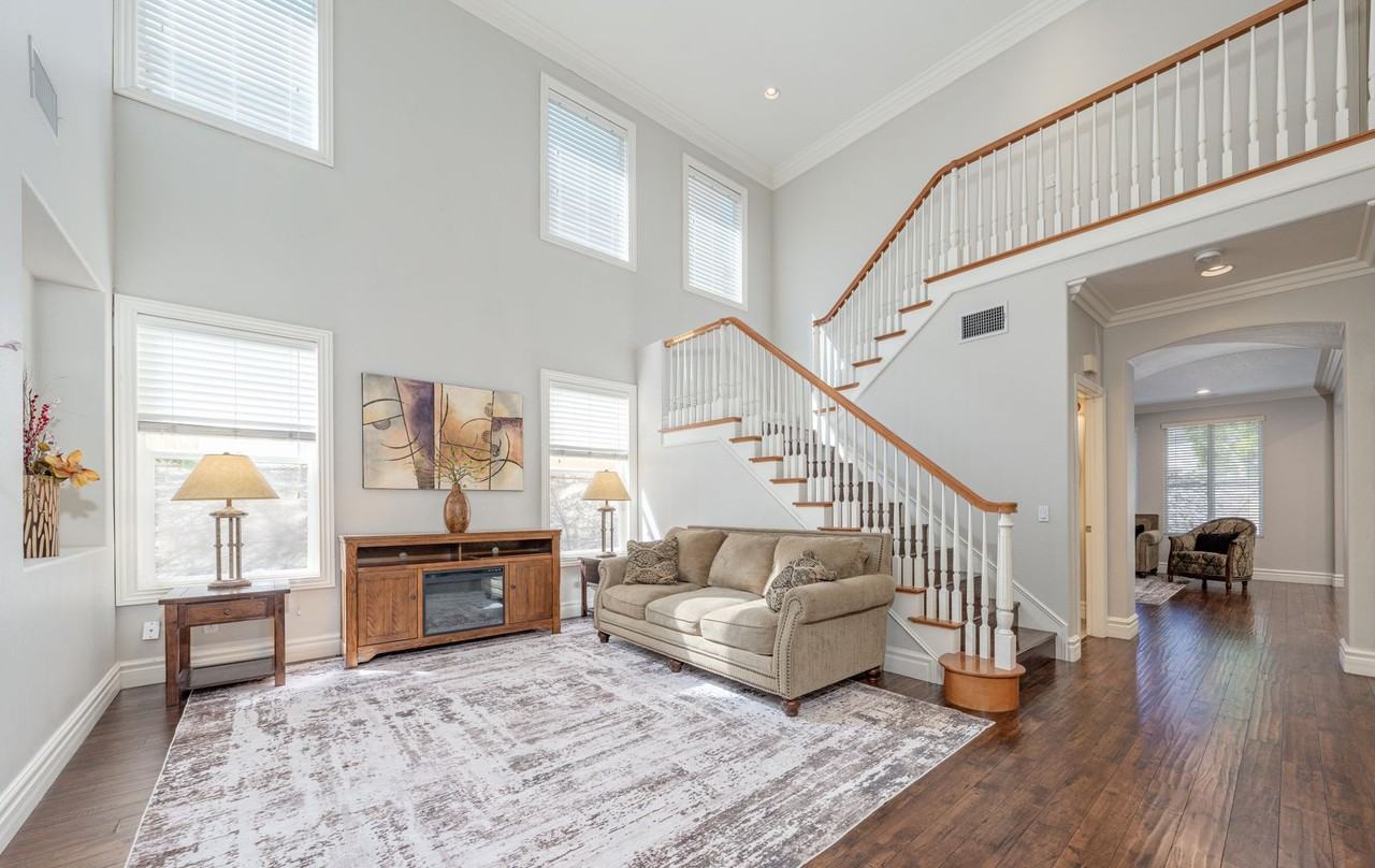 18571 Amalia Ln - Photo 4 of 43