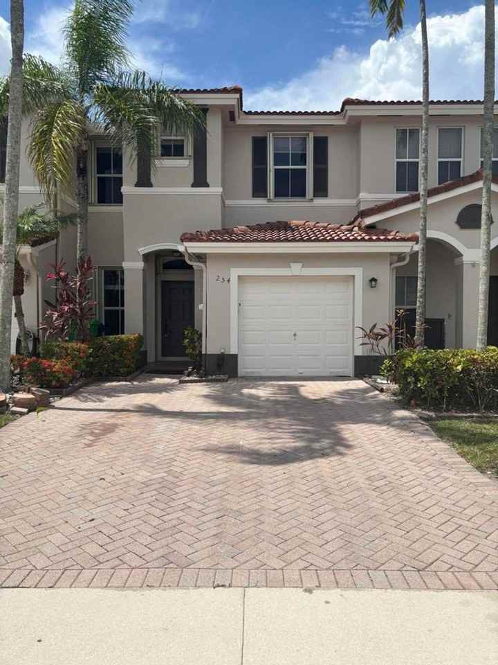 254 Riverwalk Cir - Photo 3 of 13