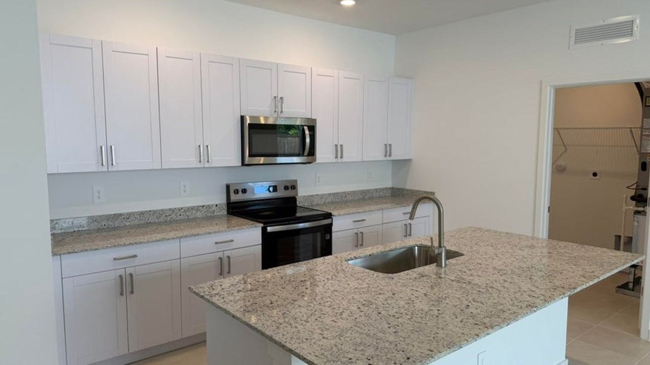 1872 Nw 6th Ct