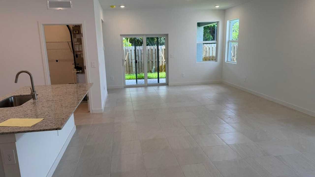1872 Nw 6th Ct - Photo 3 of 14