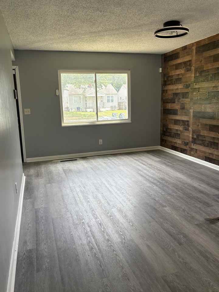 2283 Hiawatha Park Dr - Photo 3 of 12