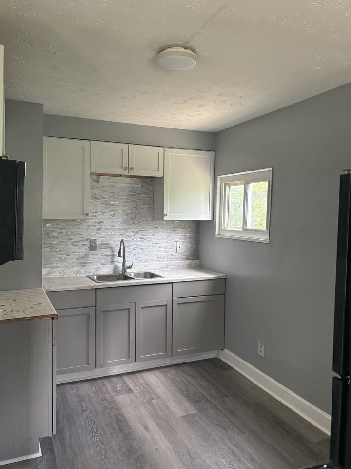 2283 Hiawatha Park Dr - Photo 4 of 12