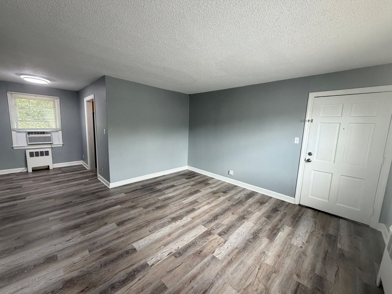 1400 Roslyn Dr - Photo 3 of 12