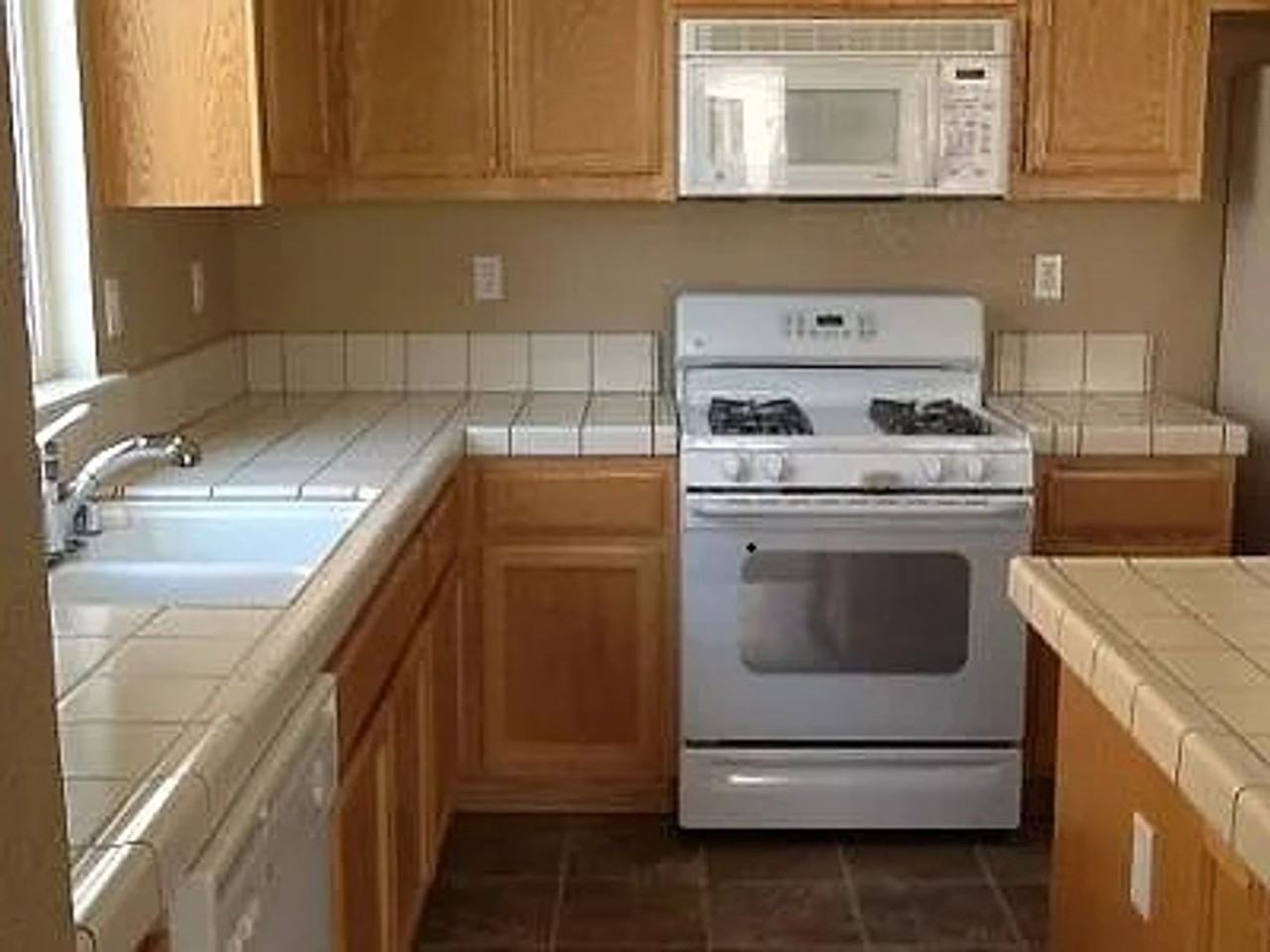 5552 Waterhole Loop - Photo 3 of 9