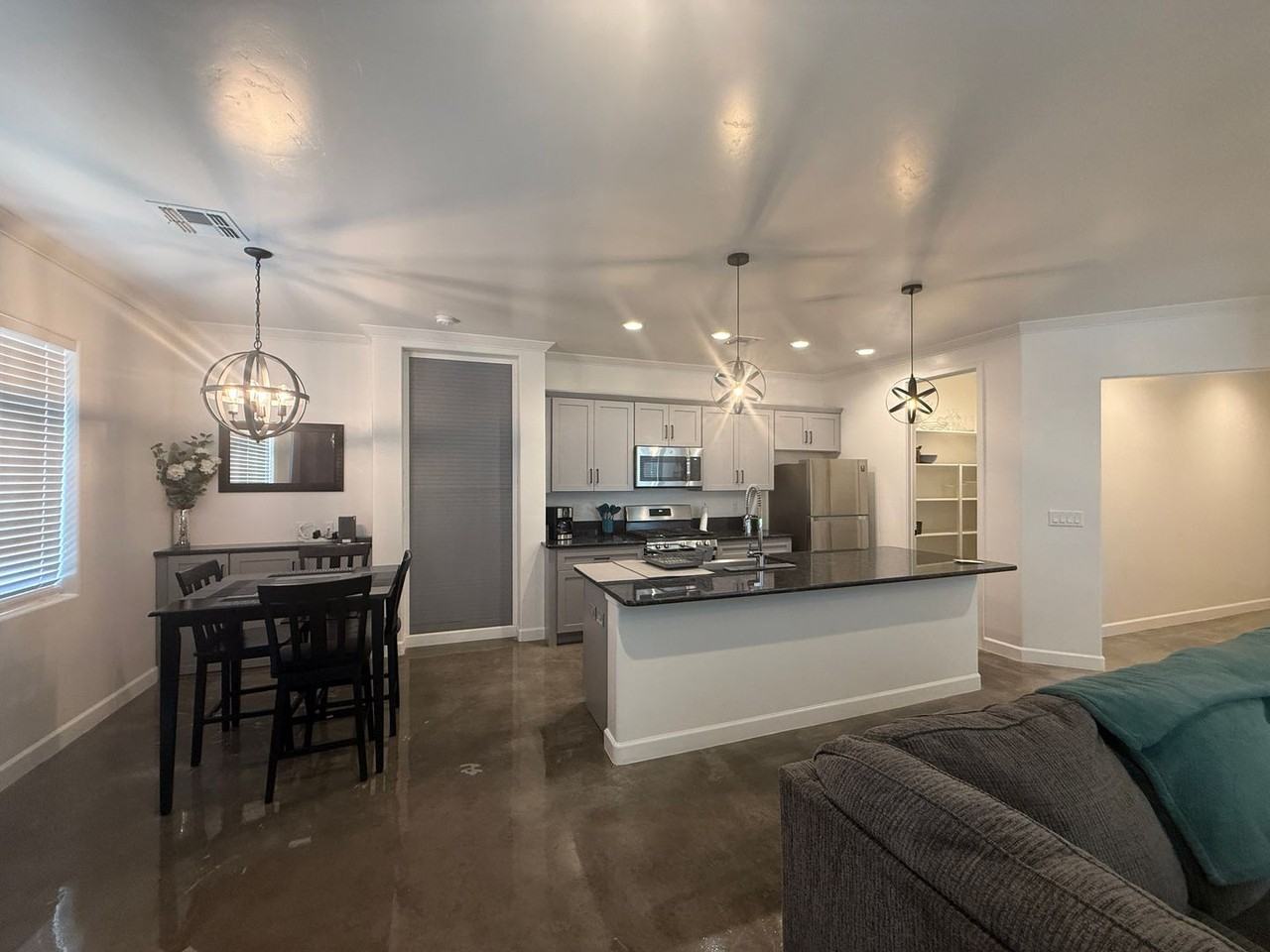 3561 N Burbank St - Photo 5 of 9