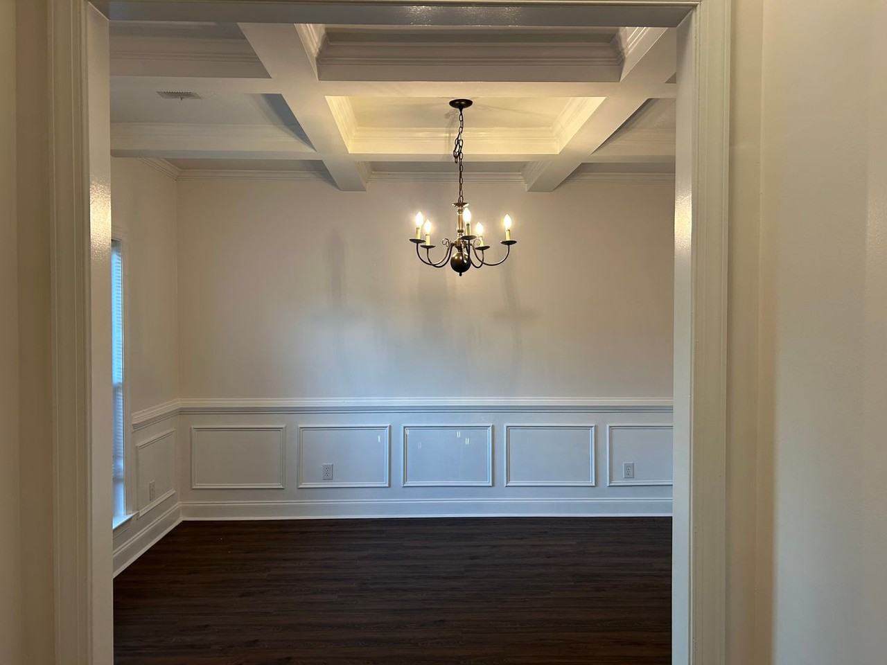 8017 Battle St - Photo 3 of 9