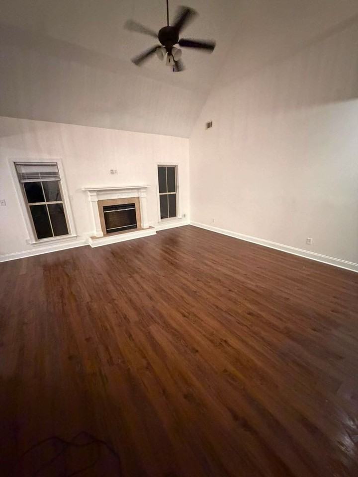 8017 Battle St - Photo 7 of 9