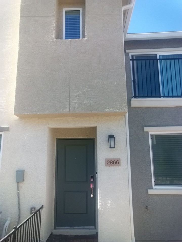 2866 Coral Cascade Ct - Photo 2 of 40