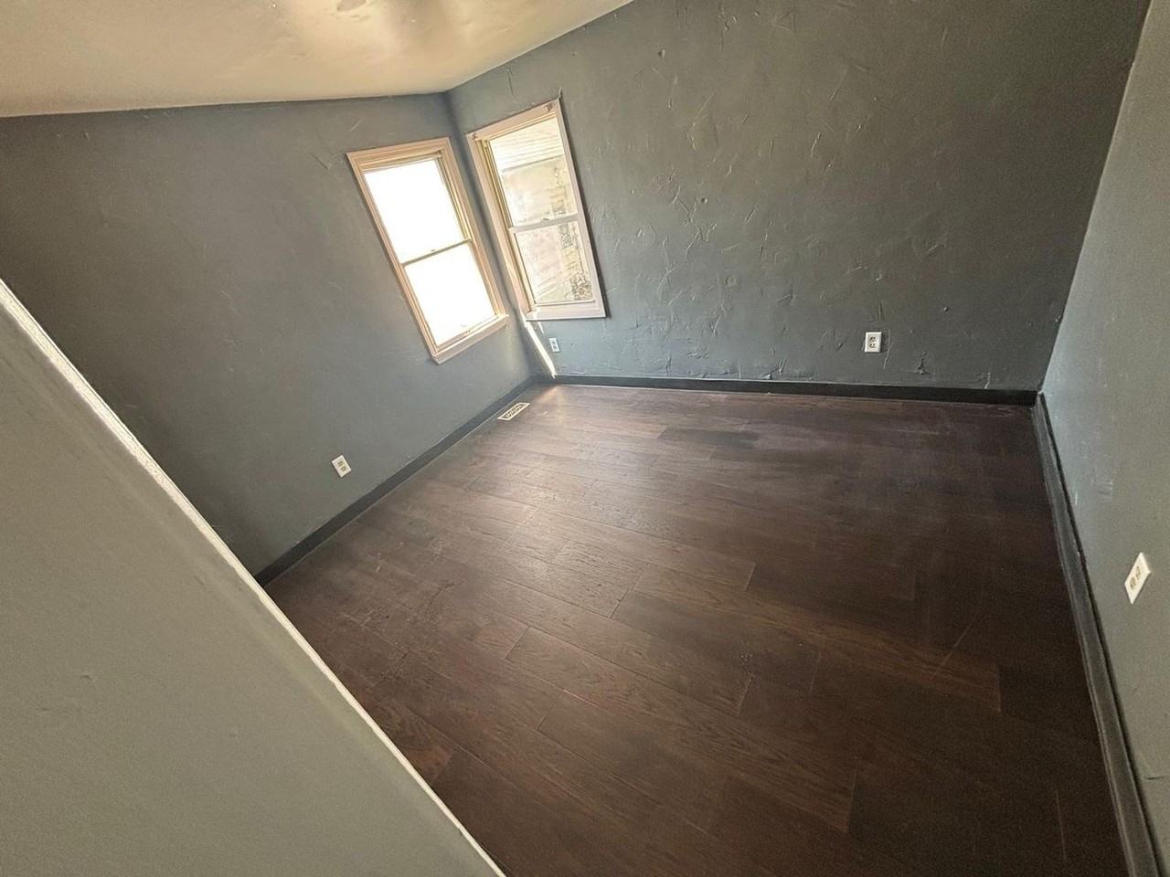 1216 W Mount Hope Ave - Photo 2 of 24