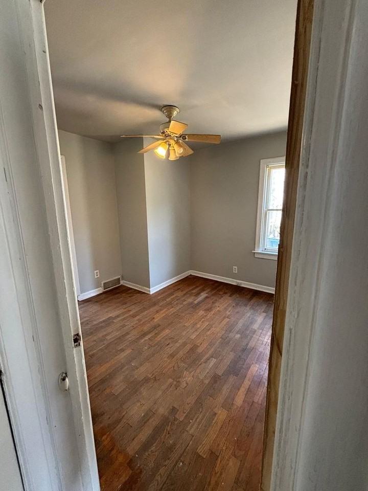 1216 W Mount Hope Ave - Photo 5 of 24
