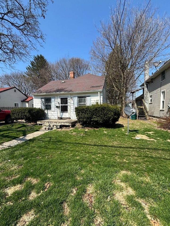 1216 W Mount Hope Ave - Photo 6 of 24