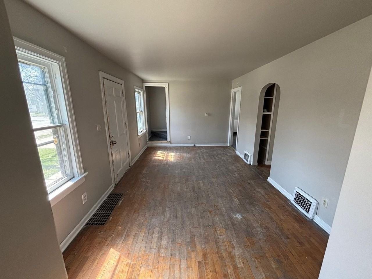 1216 W Mount Hope Ave - Photo 7 of 24